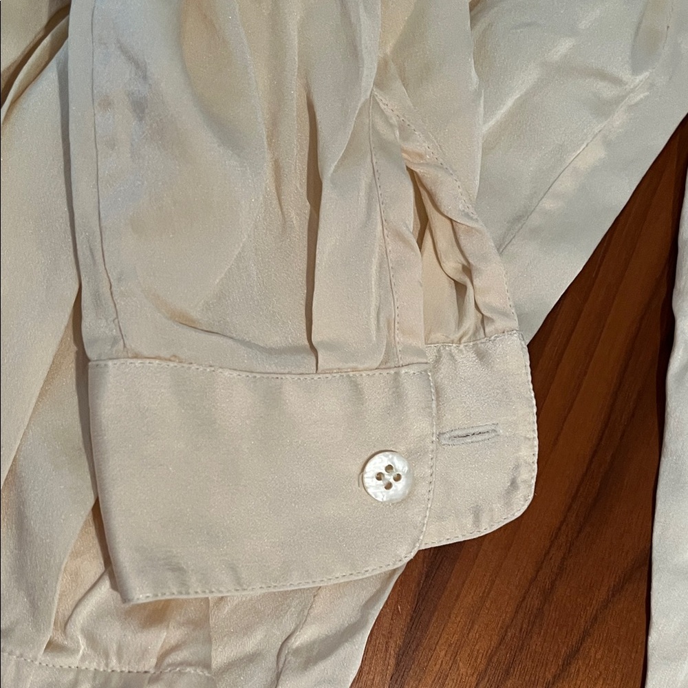 Dana Buchman Vintage 100% Silk Cream Blouse, Size 6 - Picture 14 of 14